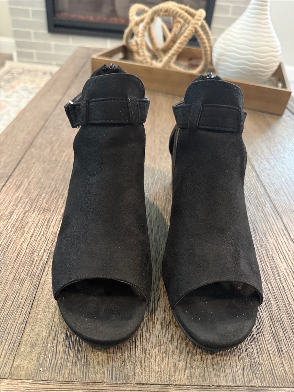 Black Open-Toe Women's Heeled Sandal - Picture 2 of 4